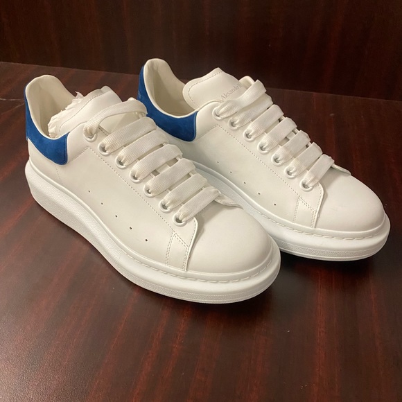 Alexander McQueen Women´s Oversized Embossed Logo...